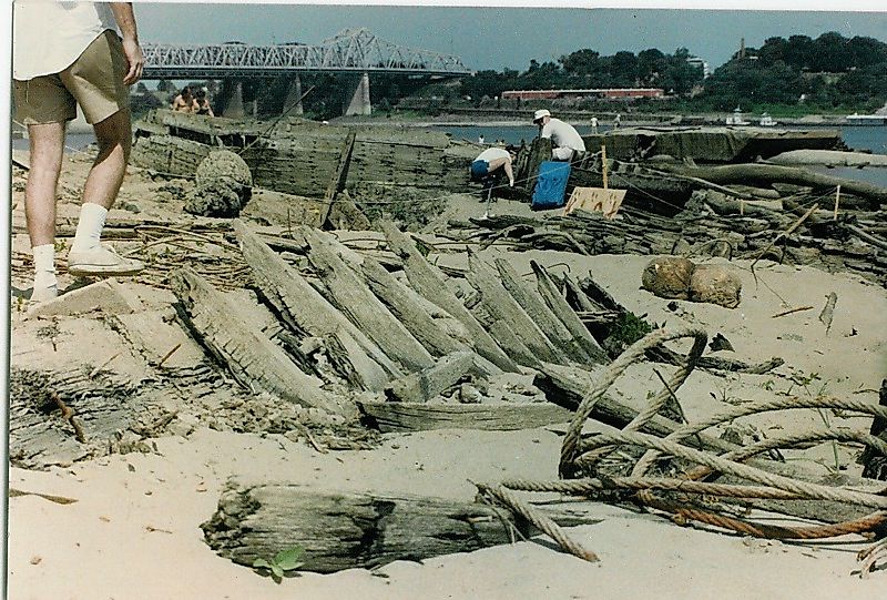  Exploration of wooden hull wrecks in the Mississippi River during the en:1988 North American Drought.