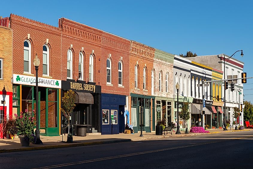  Downtown Princeton, Illinois, with vibrant local businesses. Image credit: Eddie J. Rodriquez / Shutterstock.com.